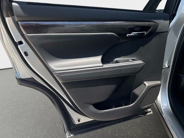 2025 Toyota Highlander Platinum