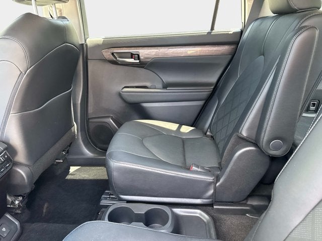 2025 Toyota Highlander Platinum