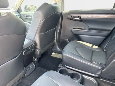 2025 Toyota Highlander Platinum