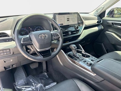 2025 Toyota Highlander Platinum