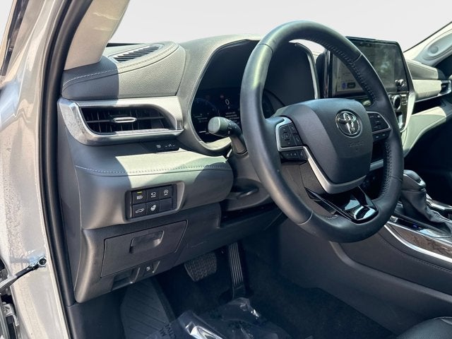 2025 Toyota Highlander Platinum