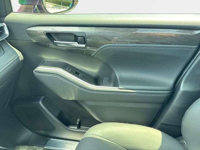 2025 Toyota Highlander Platinum
