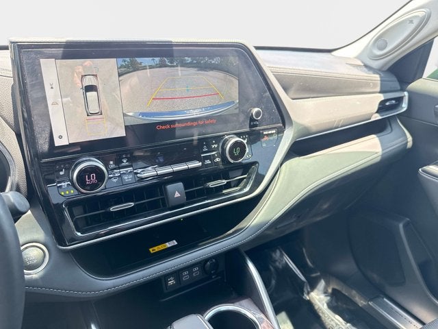 2025 Toyota Highlander Platinum