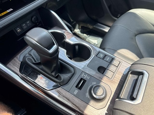 2025 Toyota Highlander Platinum