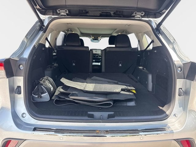 2025 Toyota Highlander Platinum