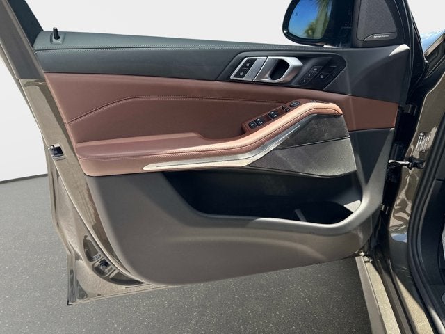 2025 BMW X5 M60i