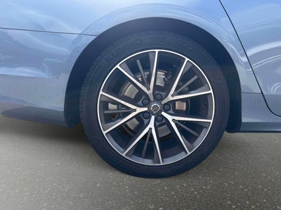 2019 Volvo S90 Momentum