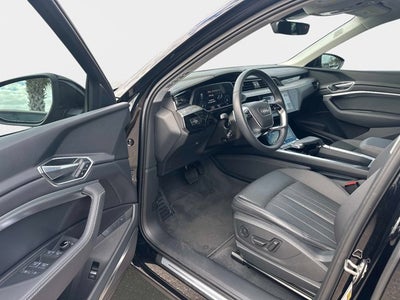 2022 Audi e-tron Premium Plus