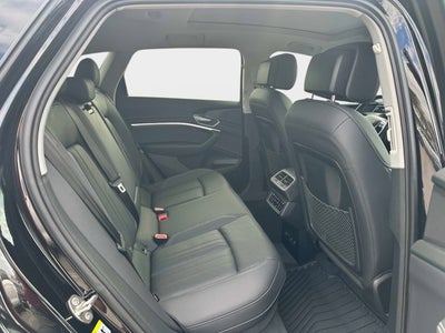 2022 Audi e-tron Premium Plus