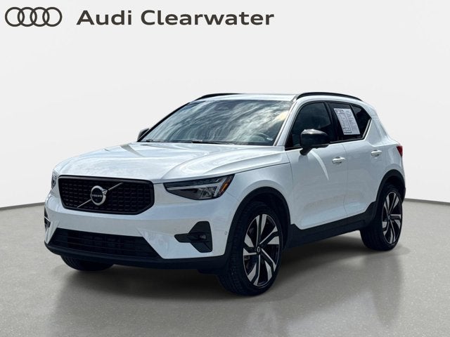 2023 Volvo XC40 Plus Dark Theme