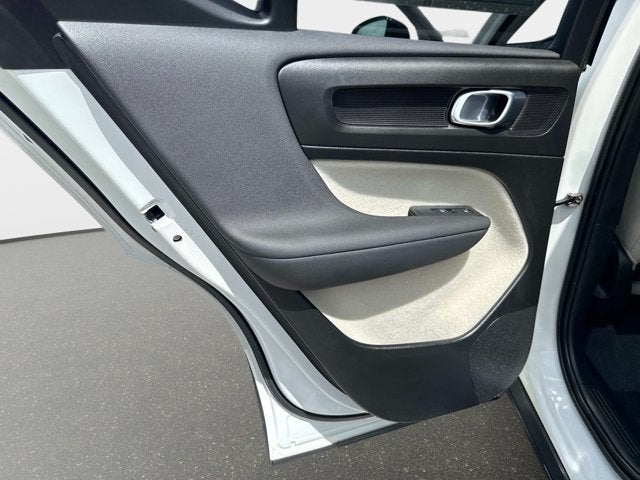 2023 Volvo XC40 Plus Dark Theme