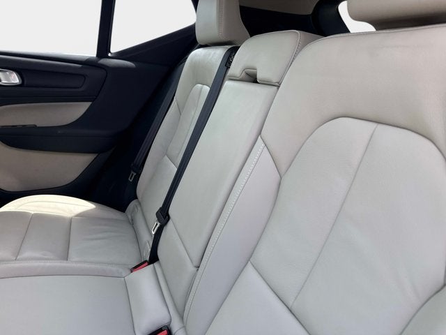2023 Volvo XC40 Plus Dark Theme