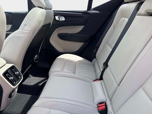 2023 Volvo XC40 Plus Dark Theme