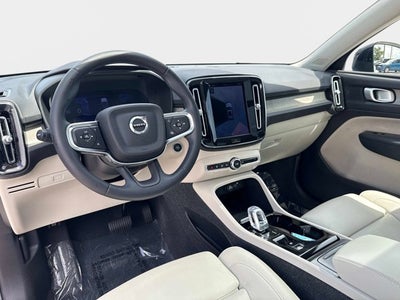 2023 Volvo XC40 Plus Dark Theme