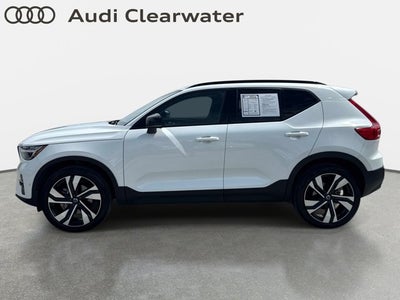 2023 Volvo XC40 Plus Dark Theme