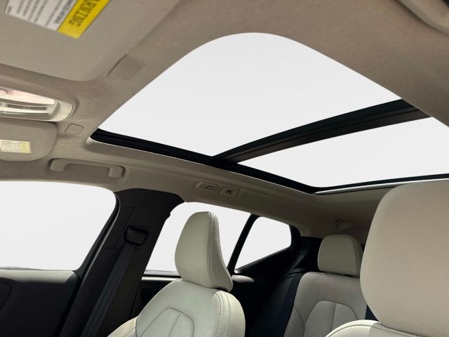 2023 Volvo XC40 Plus Dark Theme