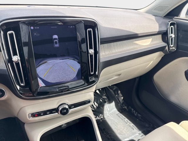 2023 Volvo XC40 Plus Dark Theme