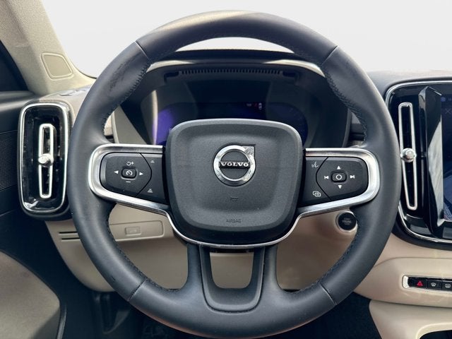 2023 Volvo XC40 Plus Dark Theme