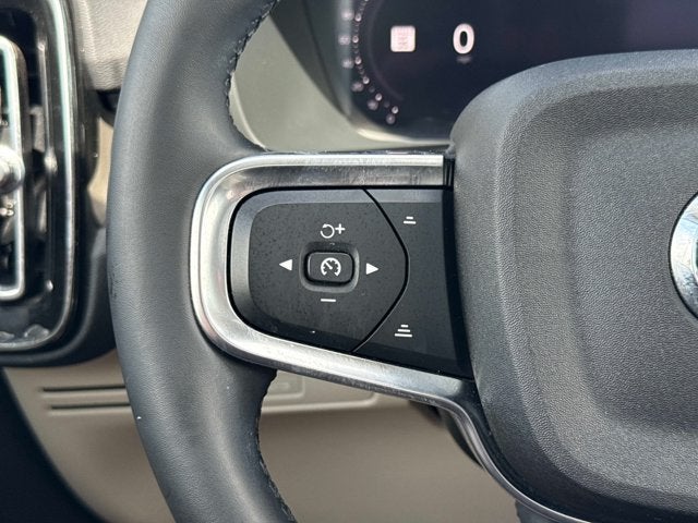 2023 Volvo XC40 Plus Dark Theme