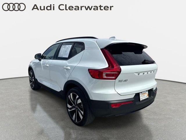 2023 Volvo XC40 Plus Dark Theme