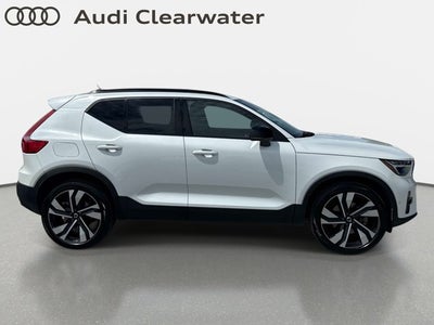 2023 Volvo XC40 Plus Dark Theme