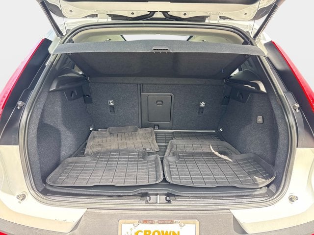 2023 Volvo XC40 Plus Dark Theme