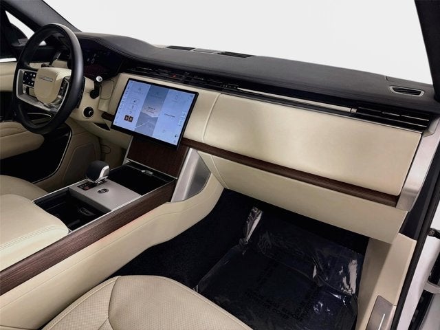 2025 Land Rover Range Rover SE