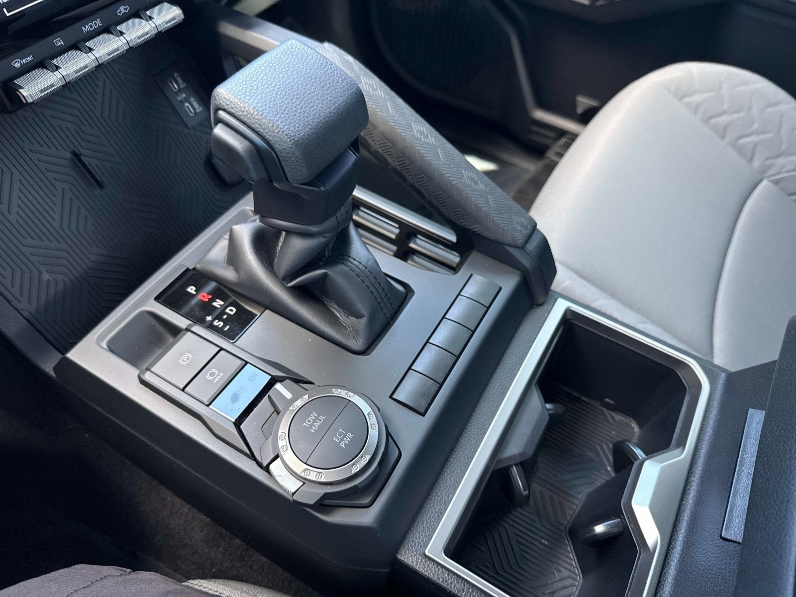 2025 Toyota Tacoma 4WD SR5