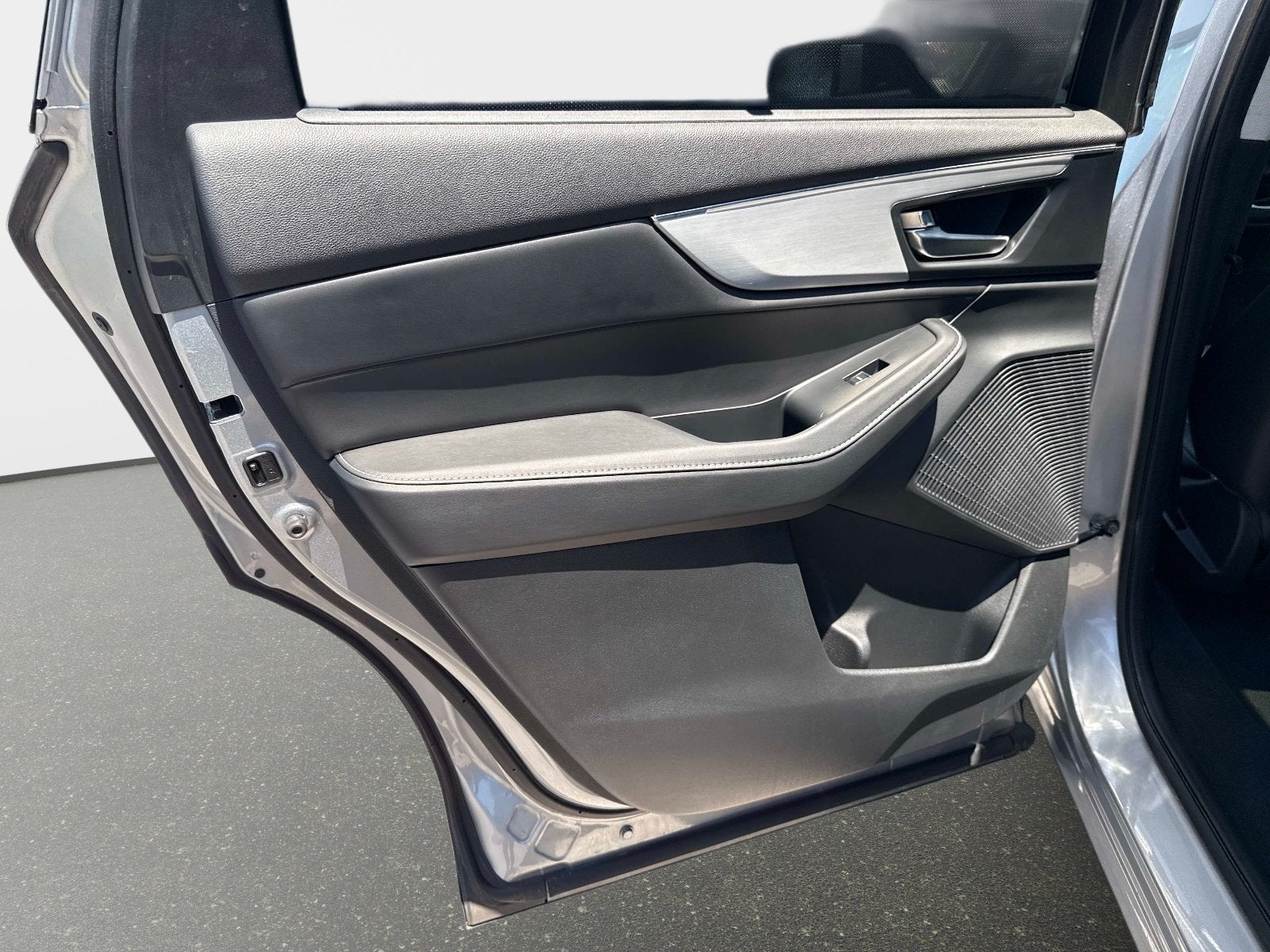 2023 Acura MDX w/Technology Package