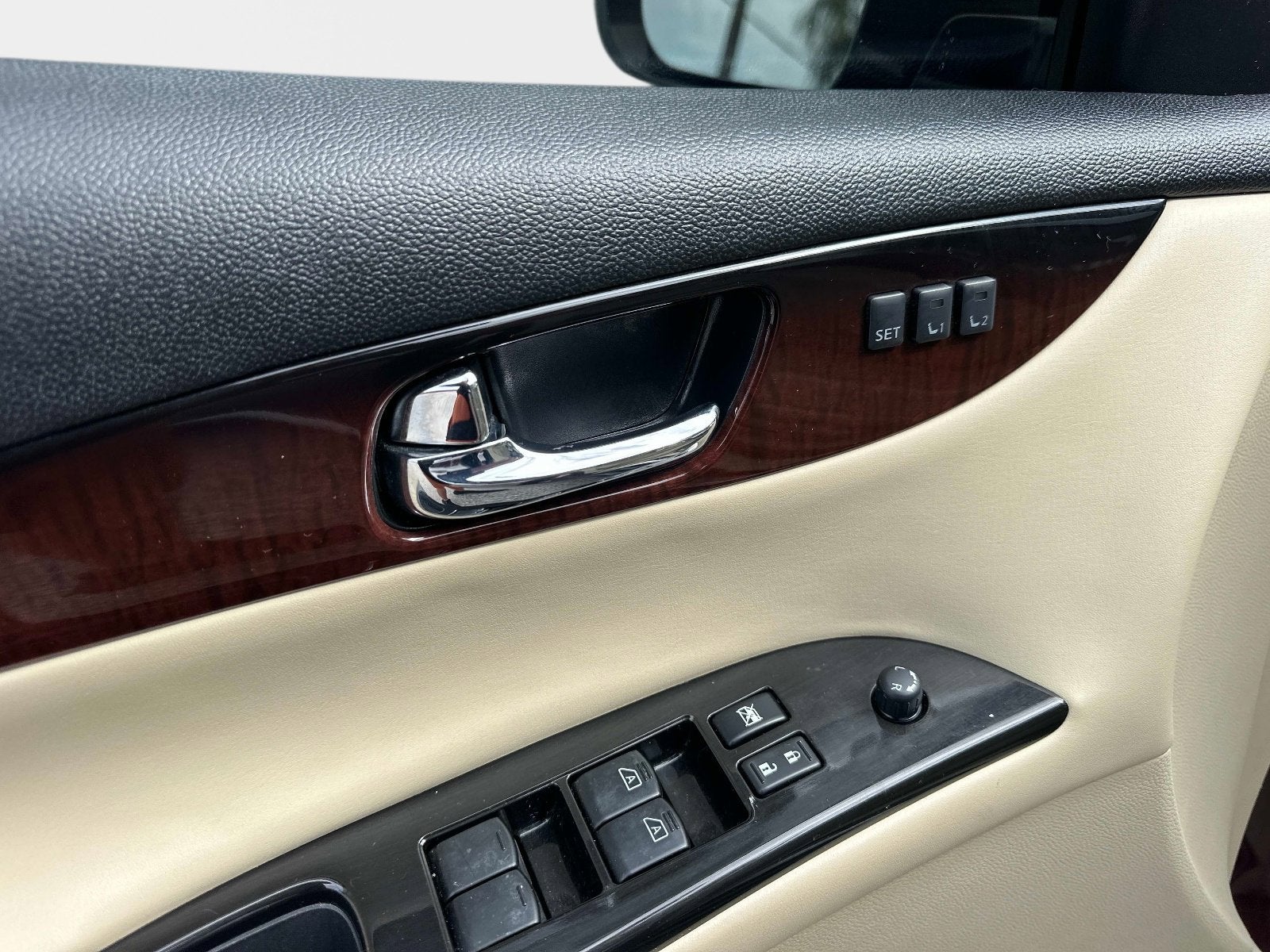 2016 INFINITI QX50 Base