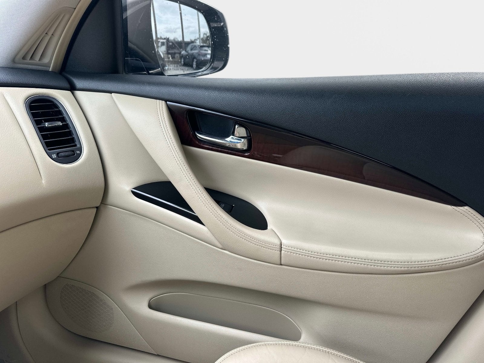 2016 INFINITI QX50 Base