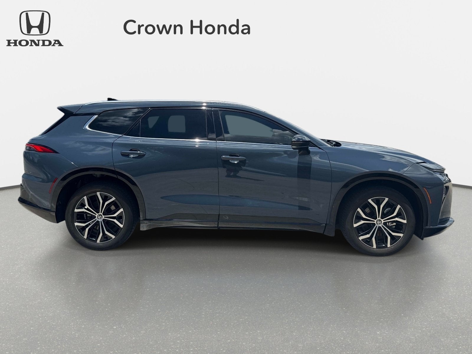 2025 Toyota Crown Signia XLE