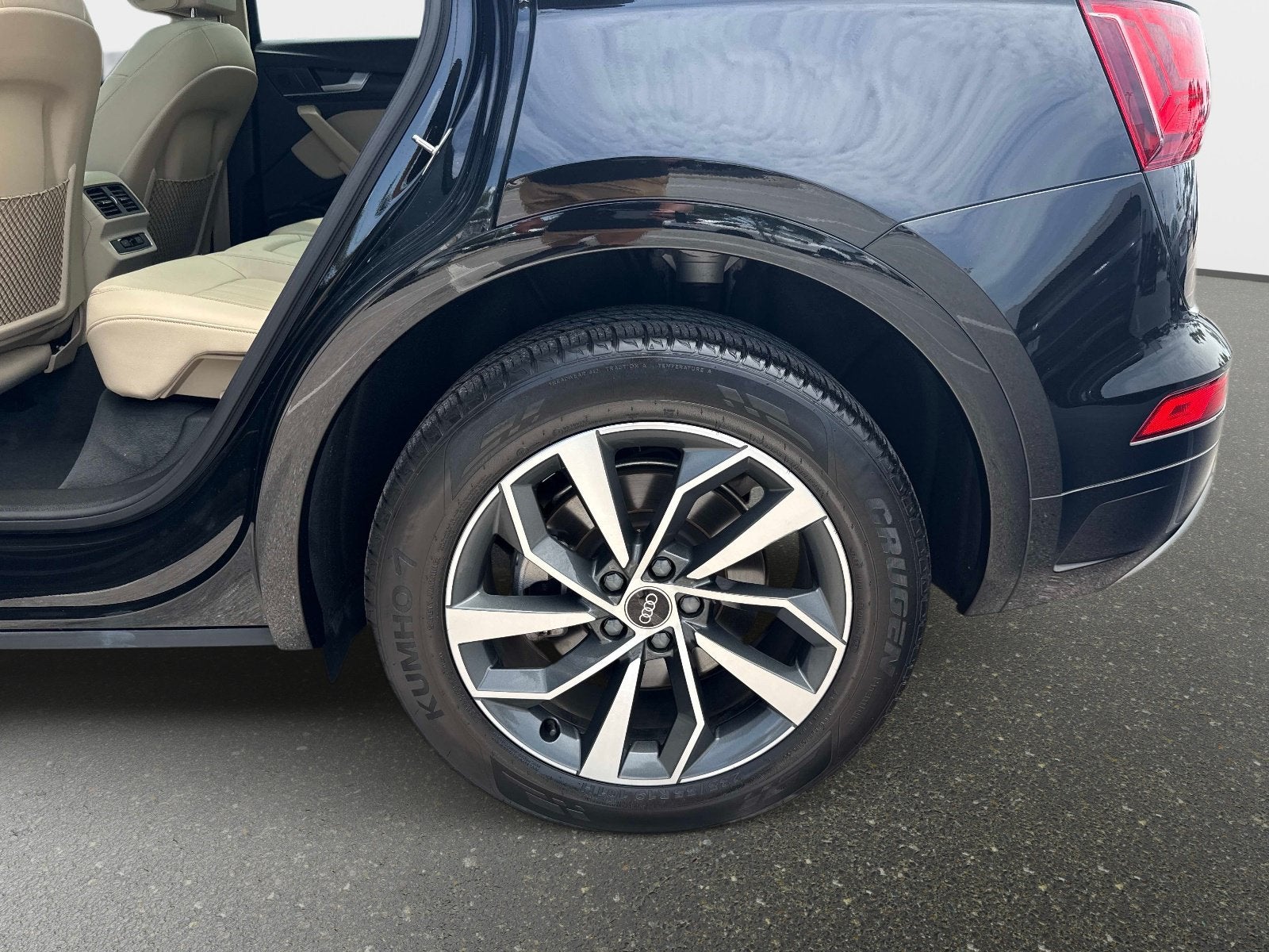 2023 Audi Q5 S line Premium