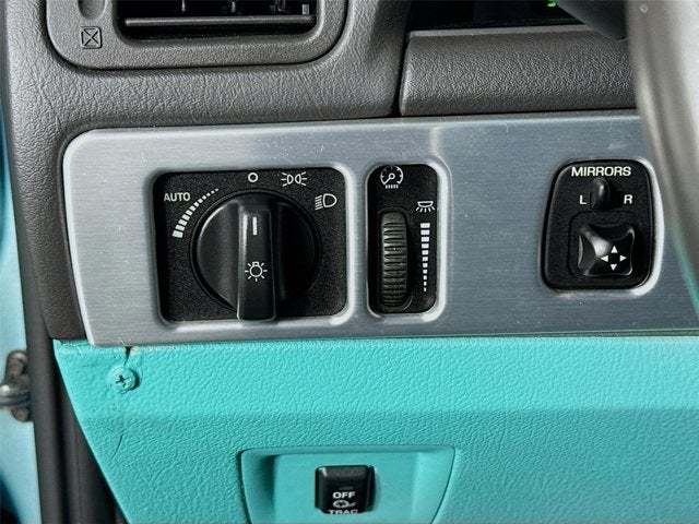 2002 Ford Thunderbird Base