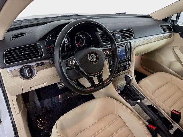 2017 Volkswagen Passat SEL Premium