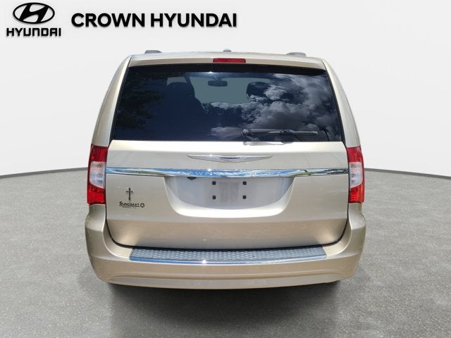 2016 Chrysler Town & Country LX