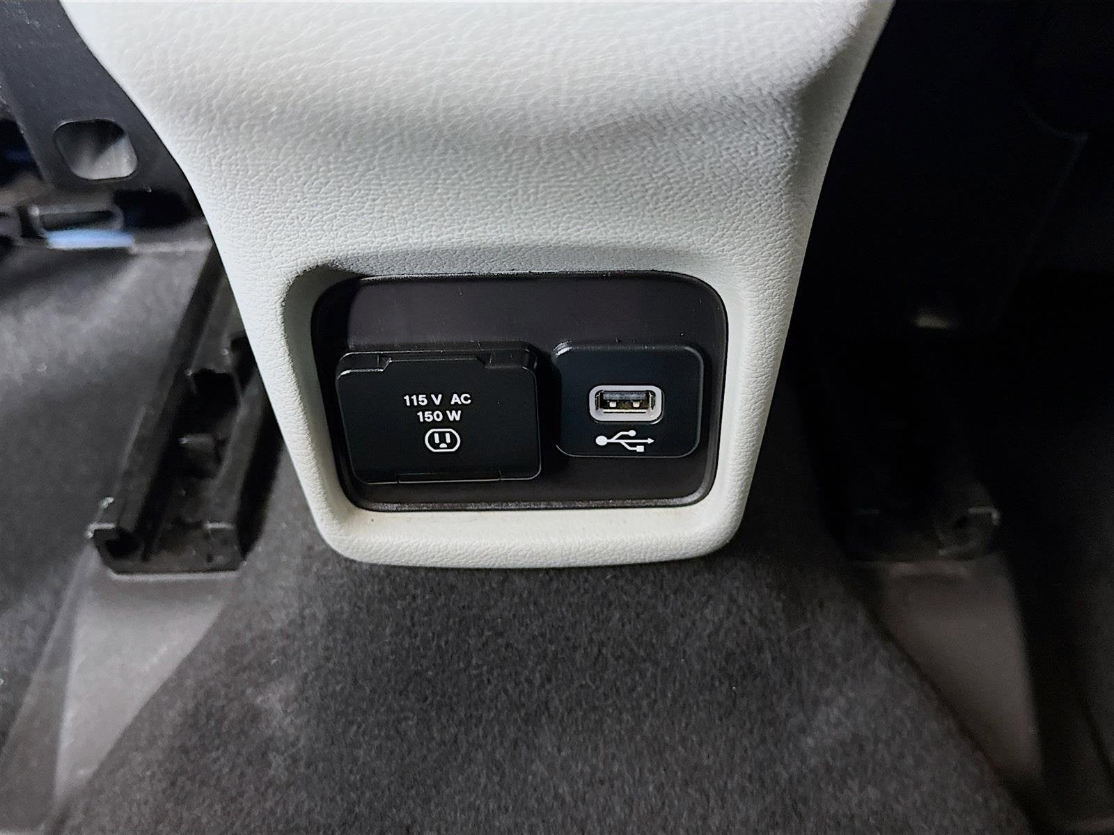 2018 Jeep Compass Latitude w/Sun/Wheel Pkg