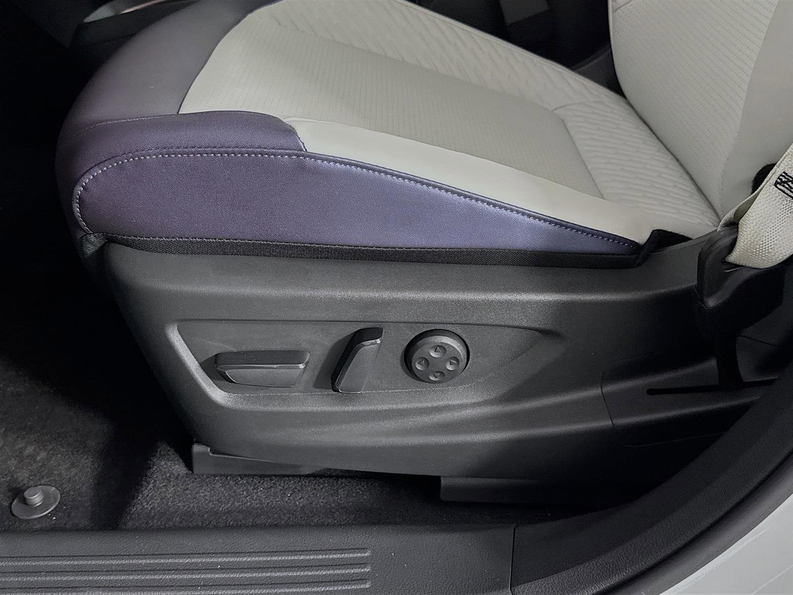 2026 Nissan LEAF PLATINUM+