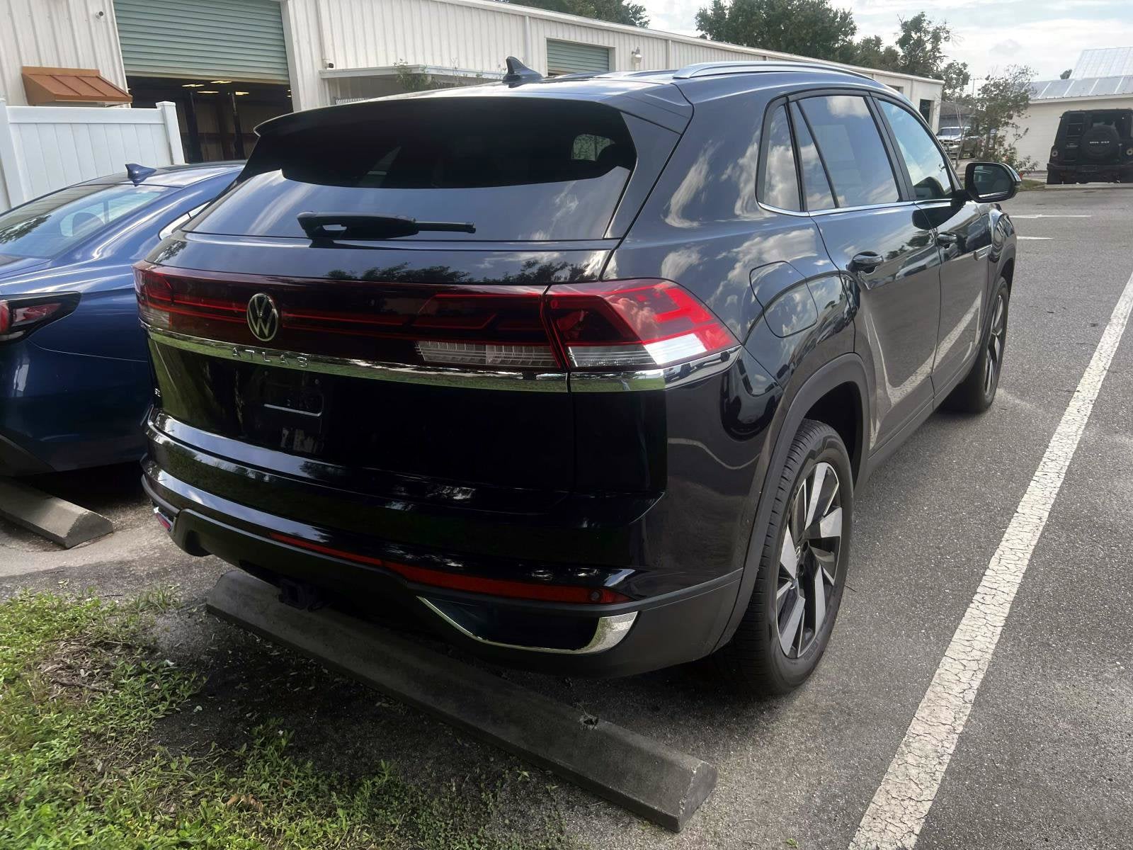 2024 Volkswagen Atlas Cross Sport 2.0T SE w/Technology