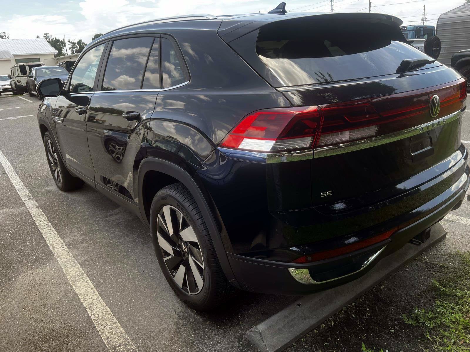 2024 Volkswagen Atlas Cross Sport 2.0T SE w/Technology