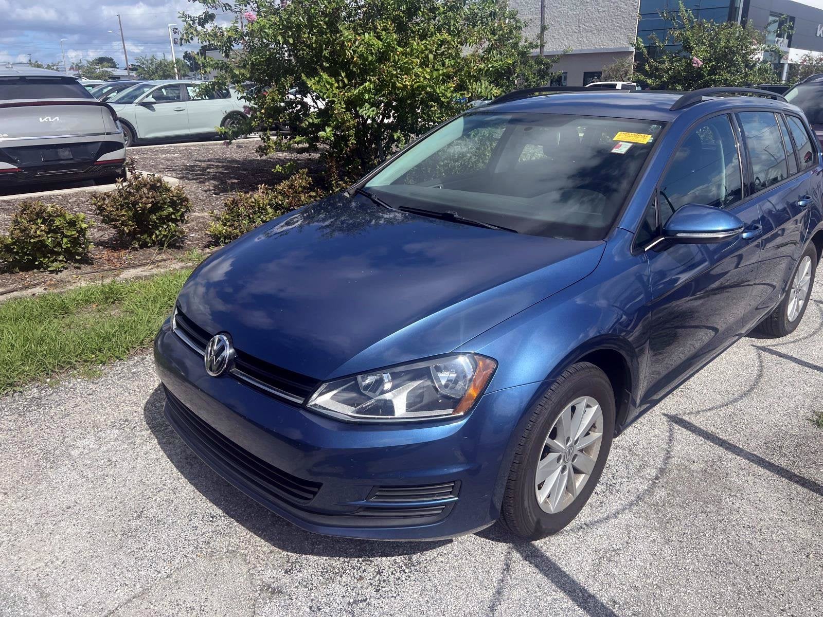2017 Volkswagen Golf SportWagen Base