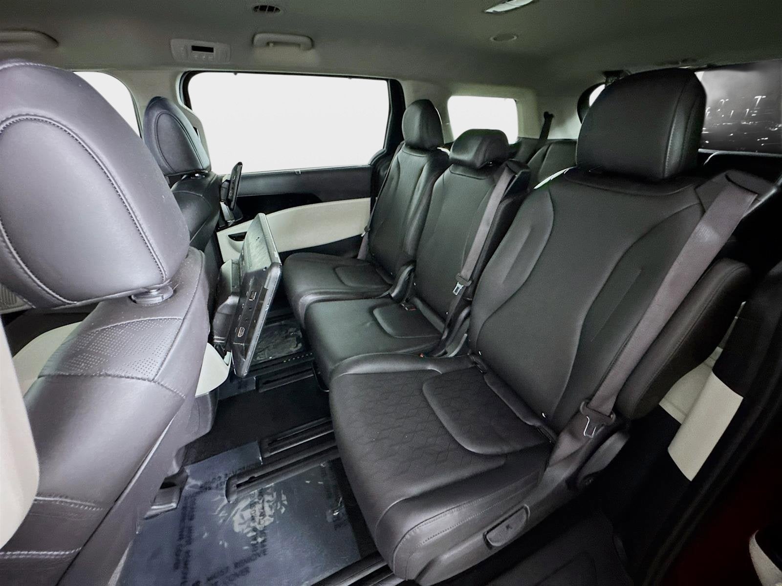 2024 Kia Carnival SX