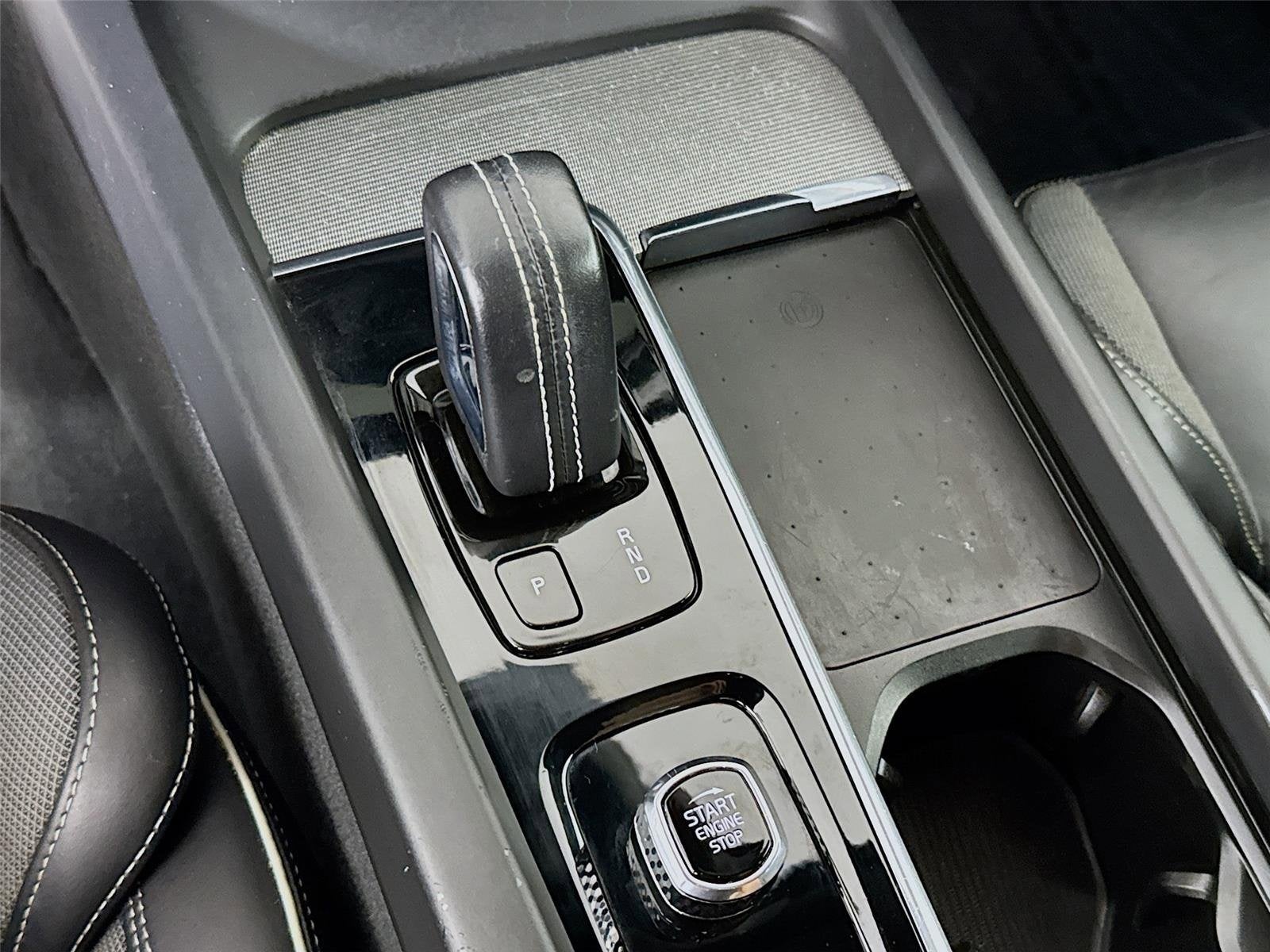 2022 Volvo XC60 Recharge Plug-In Hybrid R-Design