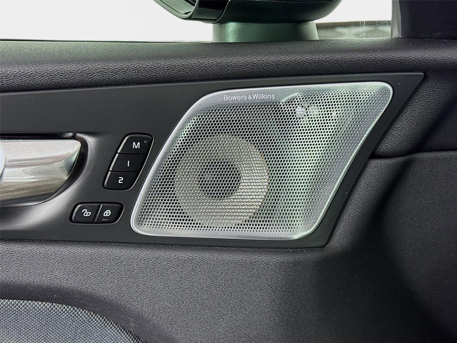2022 Volvo XC60 Recharge Plug-In Hybrid R-Design