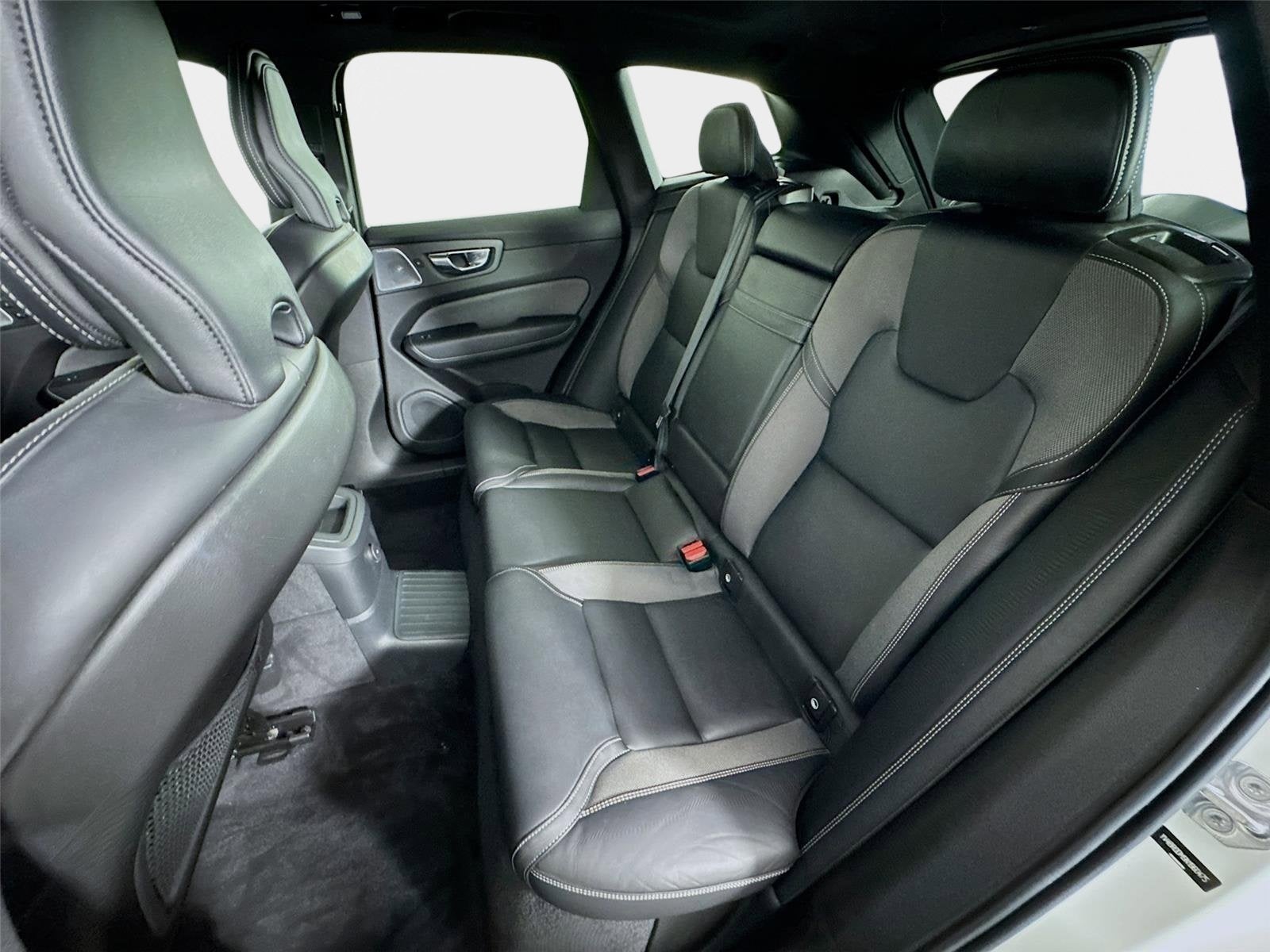 2022 Volvo XC60 Recharge Plug-In Hybrid R-Design