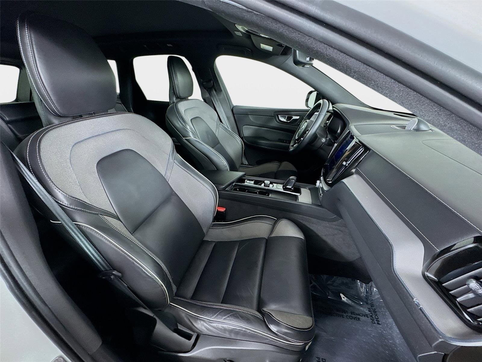 2022 Volvo XC60 Recharge Plug-In Hybrid R-Design