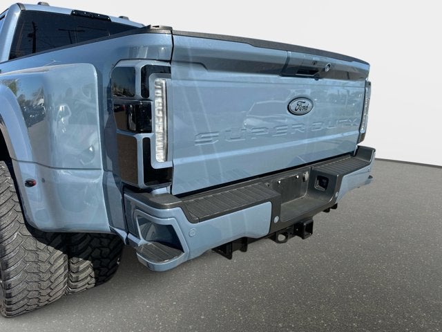 2023 Ford Super Duty F-450 DRW Lariat