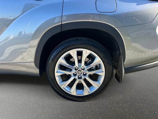 2025 Toyota Highlander LE