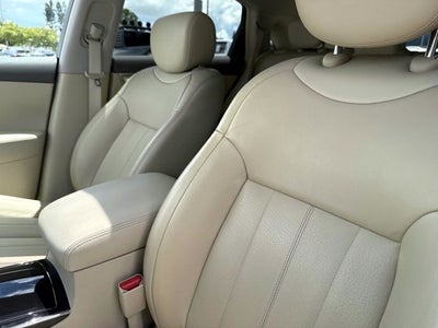 2017 INFINITI QX70 Base