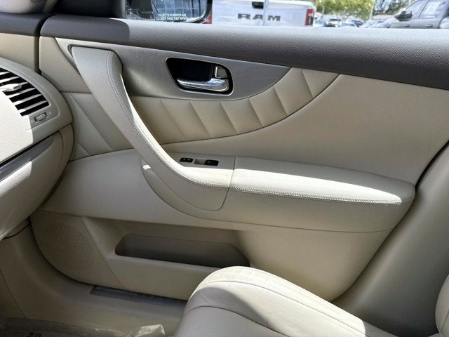 2017 INFINITI QX70 Base